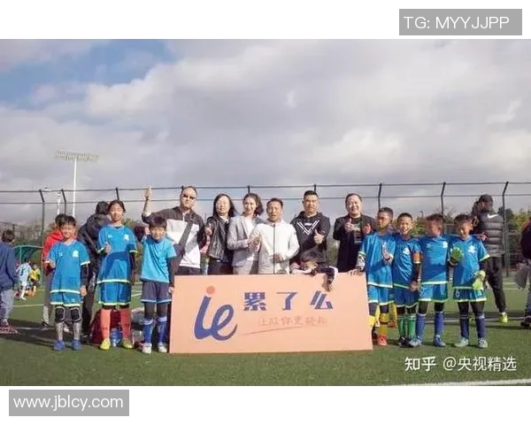 足球星球教学助力青少年全面提升技术战术理解与团队协作能力